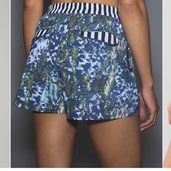 Lululemon Athletica Blue Patterned Athletic Shorts - Picture 3 of 8